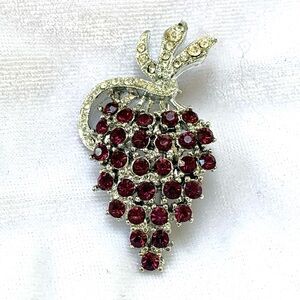 Vintage Celebrity USA Silver tone Grape cluster Purple Clear Rhinestone Brooch